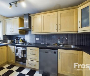 Dutch Barn Close, Stanwell, Staines-Upon-Thames,TW19 - Photo 3