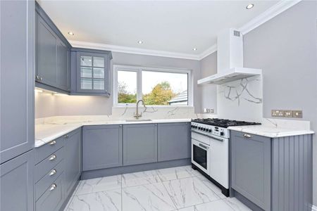 A three bedroom bungalow finished to a high standard and located in the village of Lane End - Photo 5