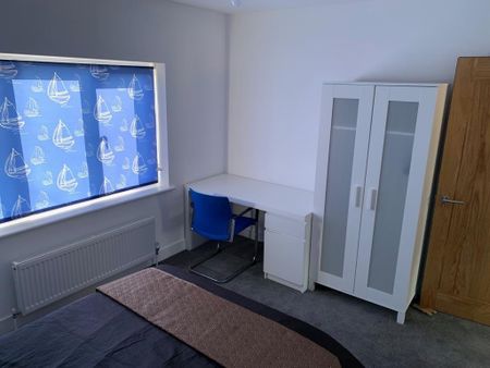 5 Bed Semi-Detached House, Mayfield Road, SO17 - Photo 3