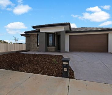 FOUR BEDROOM HOME - LOW MAINTENANCE ! - Photo 1