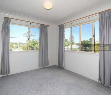 2br mid floor unit, one street from beach - Photo 3