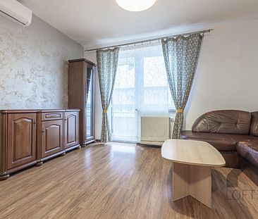 Klimatyzowane i wyposażone dwupokojowe mieszkanie w Bieńczycach w Krakowie do wynajęcia | Spacer 3D - Zdjęcie 1
