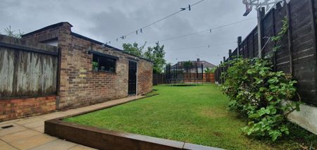 3 bedroom house - semi-detached - Photo 2