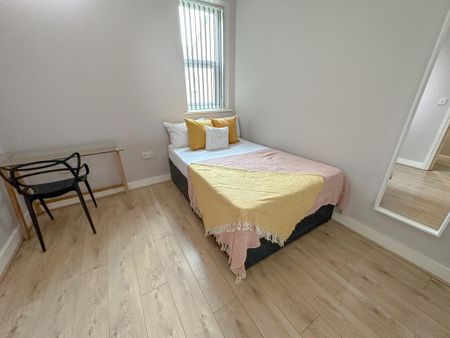 6 bedroom terraced house to rent - Photo 4