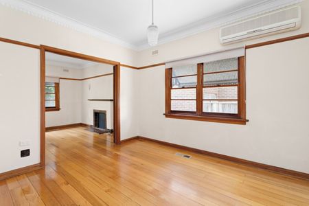 LOVELY THREE BEDROOM HOME - Photo 5