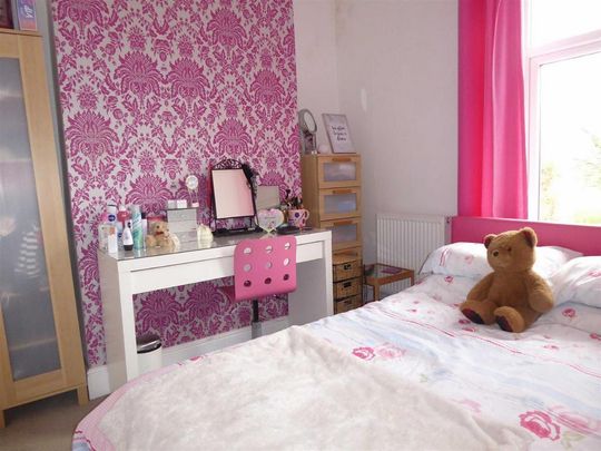 2 bedroom end of terrace house to rent - Photo 1