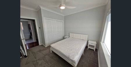 Fully Furnished Gem + 3 Bay Shed - Photo 3