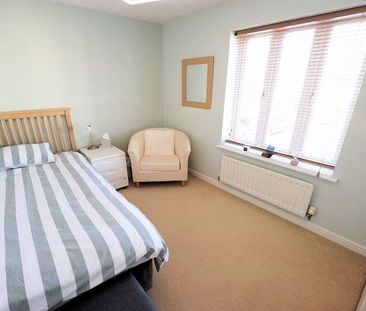 4 bedroom semi-detached house to rent - Photo 6