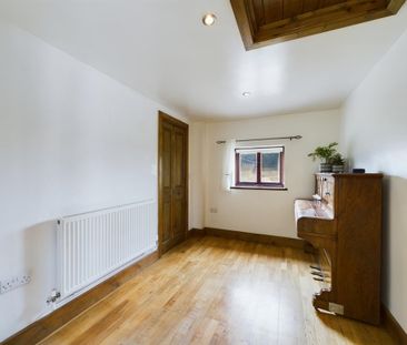 3 bedroom barn conversion to rent - Photo 1