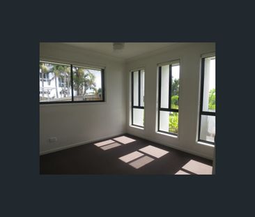 2/6 Lyam Place, Eimeo, Qld 4740 - Photo 3