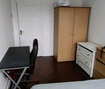 Bright double bedroom flat - Photo 1