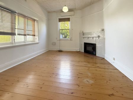 Double brick home with period features close to CBD - Photo 4