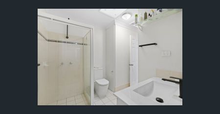 Spacious Apartment in Prime Southport Location - Photo 2