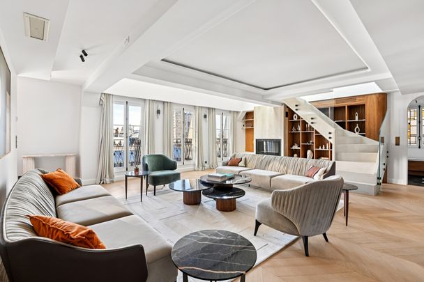 Duplex d'exception rénové par architecte avec vue Tour Eiffel - - Photo 1