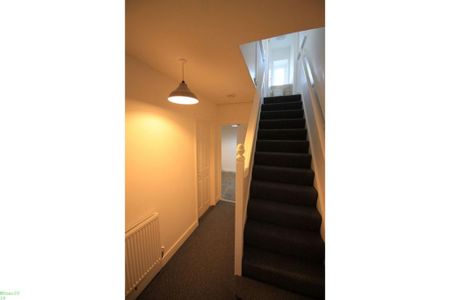 4 bedroom semi-detached house to rent - Photo 2
