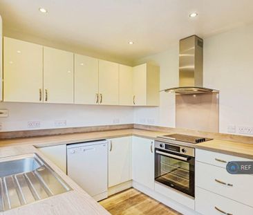 2 bedroom flat to rent - Photo 6