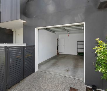 Modernise Your Lifestyle in this Convenient Gem - Photo 5