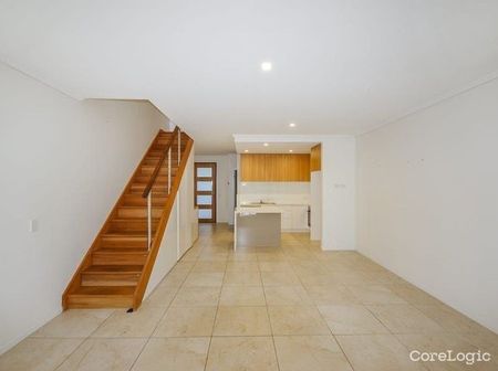 Discover Your Dream Home: Luxurious Two-Level Terrace in City Village, Robina! - Photo 2