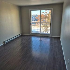 2 CH - 1 SDB - Sainte-Anne-des-Plaines - $1,185 /mo - Photo 2