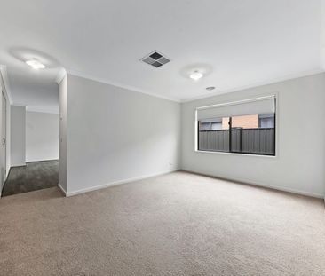 Brand New house in a desirable suburb! - Photo 2
