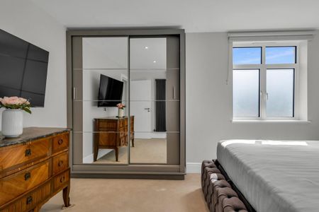 1 bedroom serviced apartment to rent - Photo 5