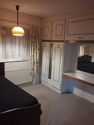 Room in a Shared House, Stockport Road, SW16 - Photo 1