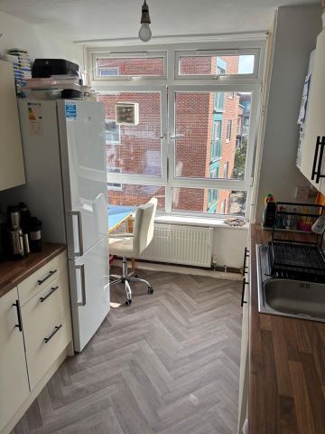 Room in a Shared Flat, York Road, SW11 - Photo 3