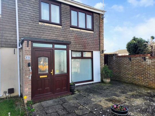 3 bedroom semi-detached house to rent - Photo 1