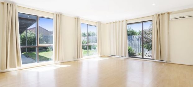 Beautiful 3 Bedroom Home - Photo 1