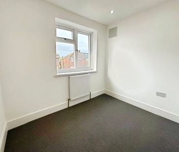 Brightside Avenue, Staines-upon-Thames, Surrey, TW18 1NQ - Photo 5