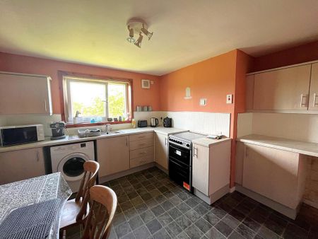 3 bedroom flat to rent - Photo 5