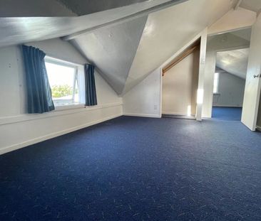 2 bedroom house (optional to rent a 2 bedroom sleepout) - Photo 6