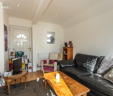 5 bedroom semi-detached house to rent - Photo 2