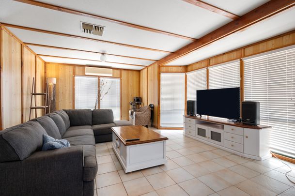 Spacious & Comfortable Family Home for Lease! - Photo 1