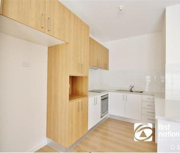 Comfortable Unit, Convenient Location - Photo 3