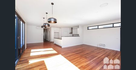 An Entertainers Delight! Extensive Kingsville Living, Pool With Upkeep Included - Photo 3