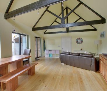 3 bedroom detached bungalow to rent - Photo 2