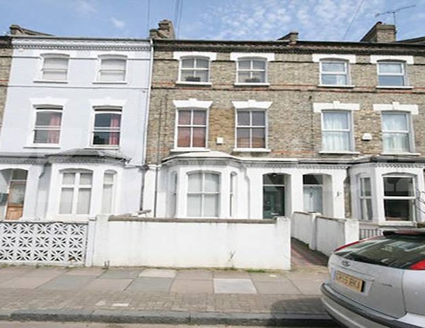 5 Bedroom, 1 bath, 1 reception Terraced House - Photo 1