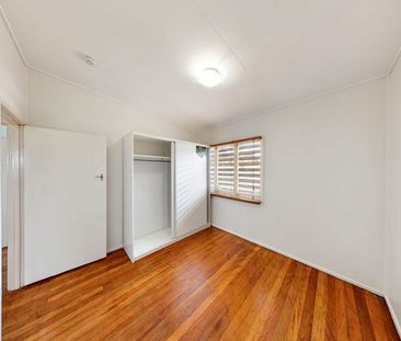 Perfect Family Home with Large Yard, Side Access for Caravan and Solar - Photo 4