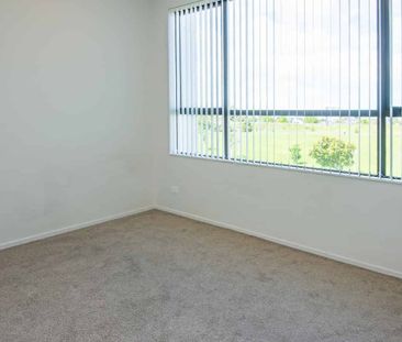 Spacious 3-Bedroom Townhouse for Rent – Available Now - Photo 1