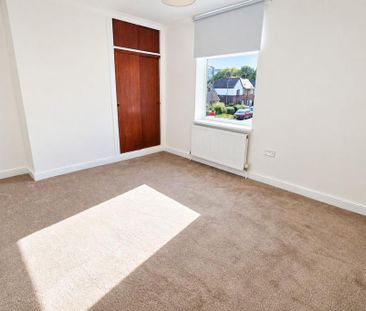 2 bedroom end of terrace house to rent - Photo 2