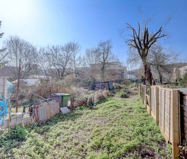 4 bedroom end terraced house to rent - Photo 4