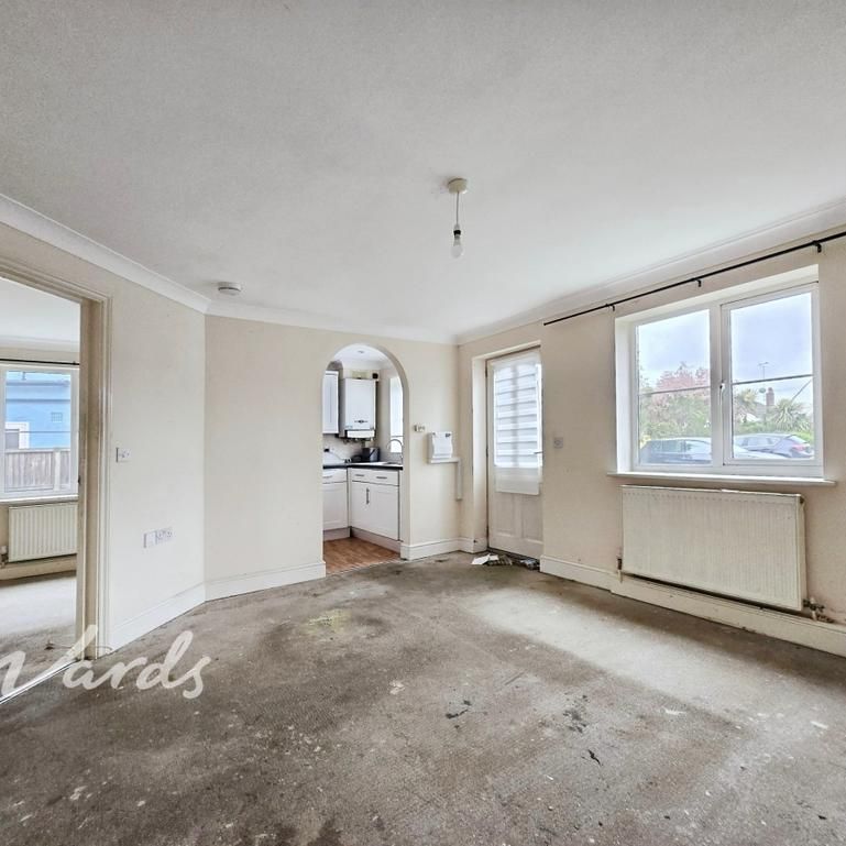 1 bedroom ground floor flat to rent - Photo 1