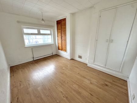 Longridge Lane, Greater London, UB1 - Photo 2