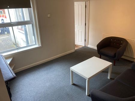 3 Bed Terraced House, Dover Street, SO14 - Photo 2