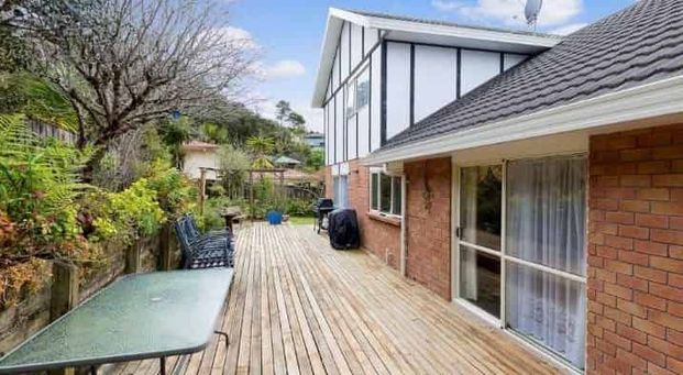 This is a nice family house in Torbay - Photo 1