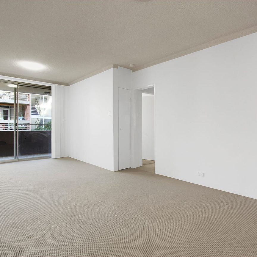 Minutes away from Epping train station and shops - Photo 1