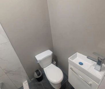 30 MERTON ROAD - Photo 3