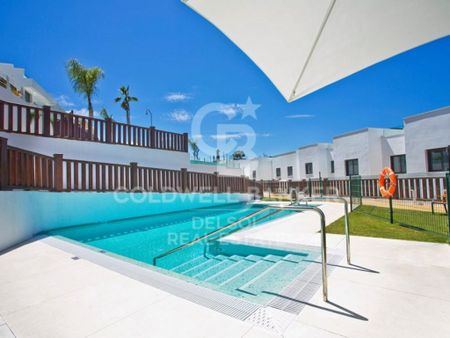 Luxury Semidetached House for rent in Milla de Oro, Marbella, Andalusia - Photo 2