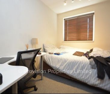 4 Bedroom to Rent Near Leeds University - Photo 1